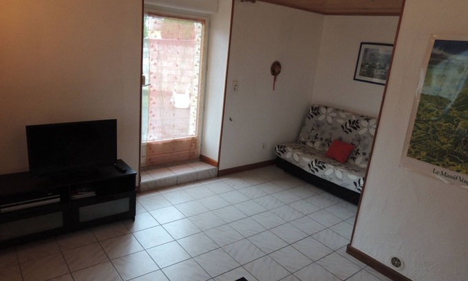 Faymont Cottage | Cottage in the heart of a beautiful small village