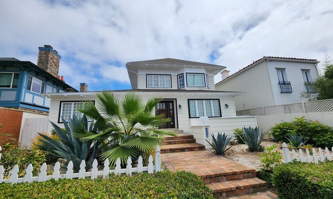 Village of La Jolla House | Cottage La Jolla Cove Village Shops Dining Parking