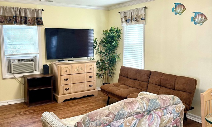 Wildwood Cottage | Cottage near the Coast!