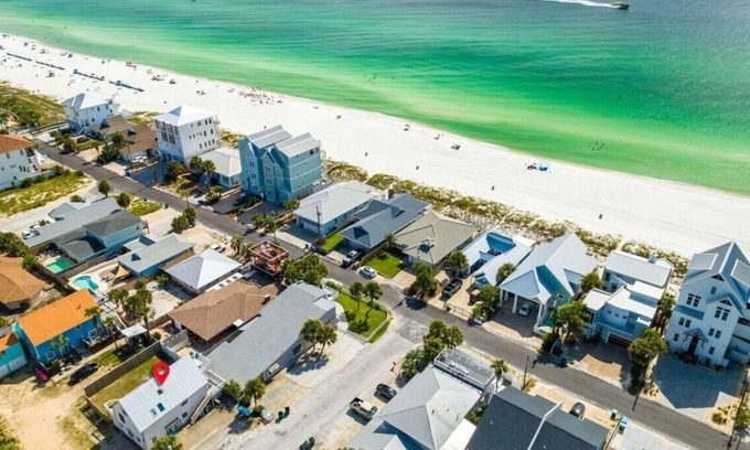 Crescent Beach House | Cottage Seas | Steps from the Beach | Pet Friendly!