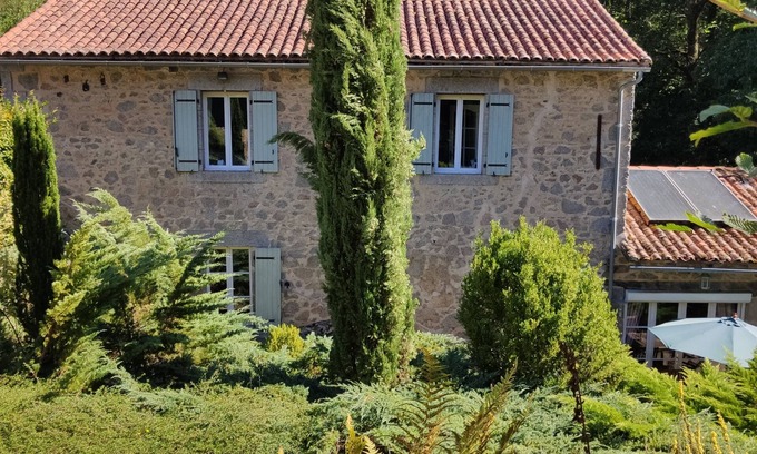 Augignac House | Cottage set in grounds of 25 acres with lake
