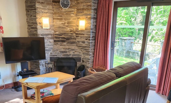 Backbarrow Cottage | Cottage - sleeps 4, pet friendly, real fire