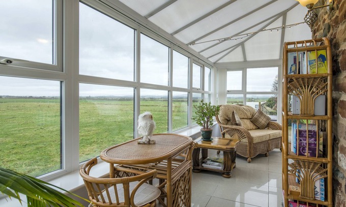 Lancaster Cottage | Cottage - Sleeps 4 - Hot Tub - Garden - Parking