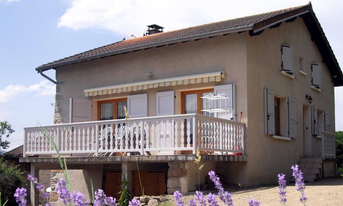 La Tuiliere Cottage | Cottage with fireplace, pets allowed
