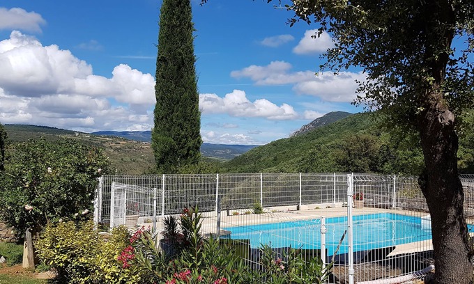 Coustaussa Cottage | Couiza Gîte du Berger Paris, recent, modern and air-conditioned in a small farmhouse