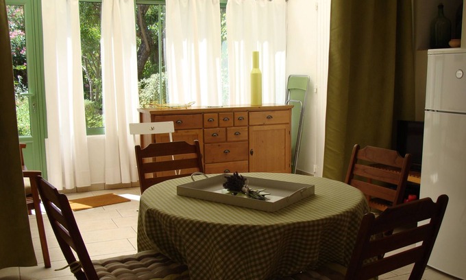Saint-Saturnin-les-Avignon Cottage | Country Cottage /Gite - Saint Saturnin les Avignons