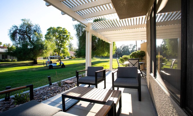 Palm Desert Condo | Country Club Condo - Close to pool + Golf Cart option