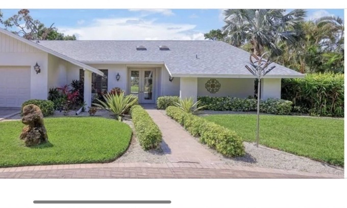 Biggar House | Country Club Pool Home overlooking the Golf Course -dog friendly