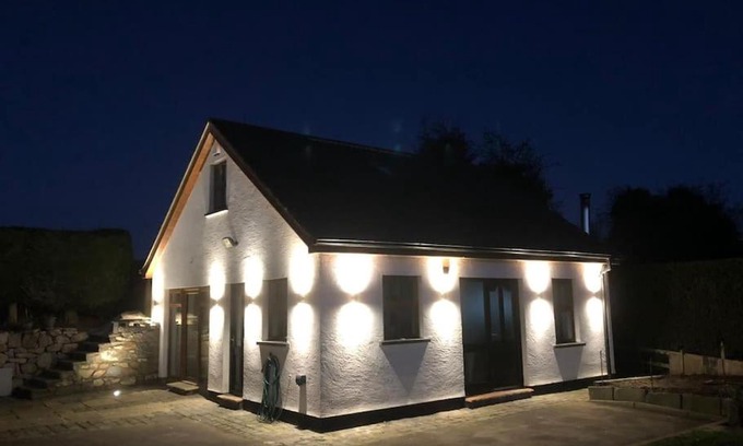Newry Apartment | Country Cottage close to the city.