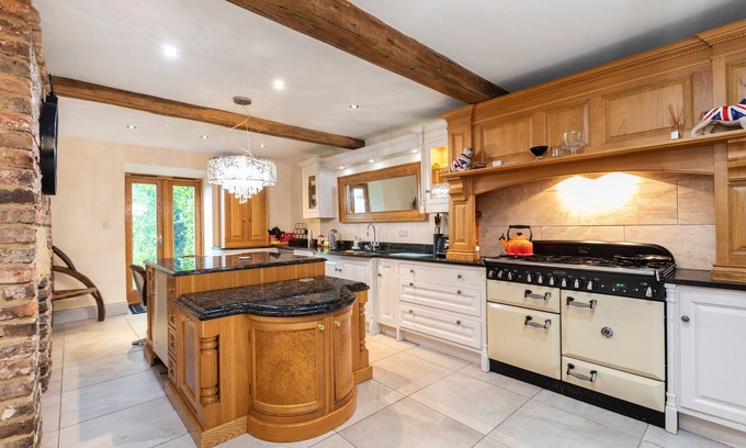 Otley House | Country Farmhouse, Sleeps 13 & New 8seater Hot Tub