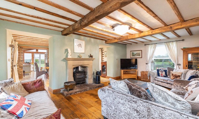Otley House | Country Farmhouse, Sleeps 13 & New 8Seater Hot Tub