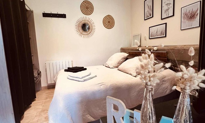 Chevincourt Apartment | Country gîte in a secure farmhouse