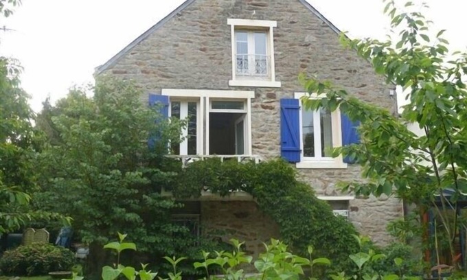Sulniac Cottage | Country gite 15 mn from the sea for 2/4 people