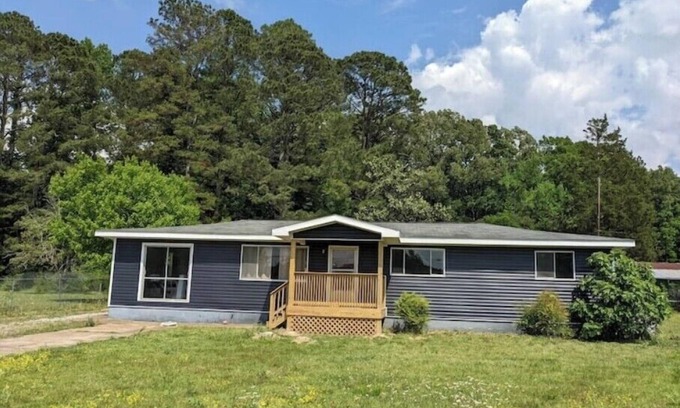 Laceys Spring House | Country Home near City, 3 bedroom, sleeps up to 10