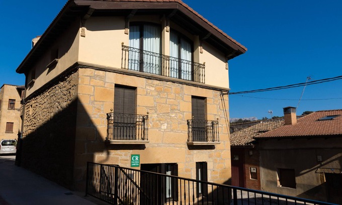 Villabuena de Alava House | Country House 'Baigorrietxea' with Private Terrace and Balcony