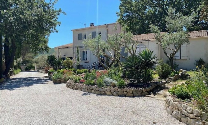 Alleins Villa | Country house 3 minutes from the Pont Royal golf course