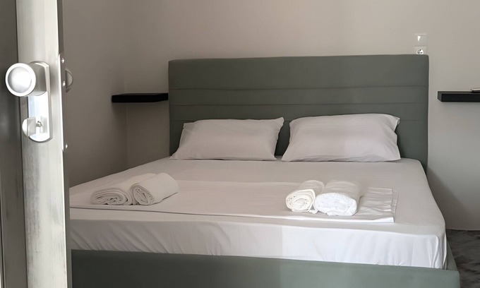 Nea Peramos House | Country House 'Azure Nest' with Private Terrace, Wi-Fi, and Air Conditioning