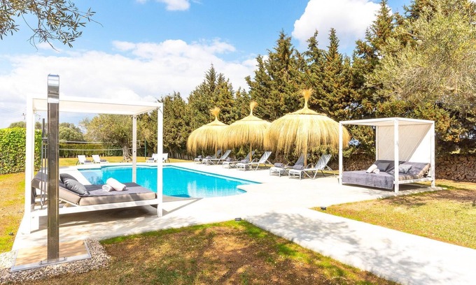 Santa Margalida Villa | Country House Can Maties with Garden, Pool & Wi-Fi