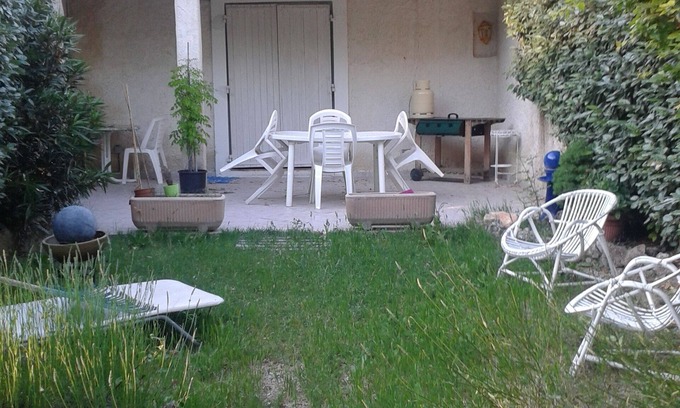 Salernes Bed & Breakfast | Country house divided into three ground floor apartments