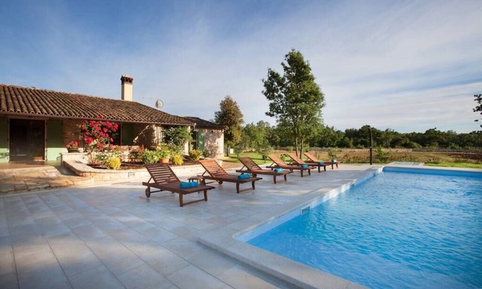 Bale Cottage | Country house with pool in fantastic location