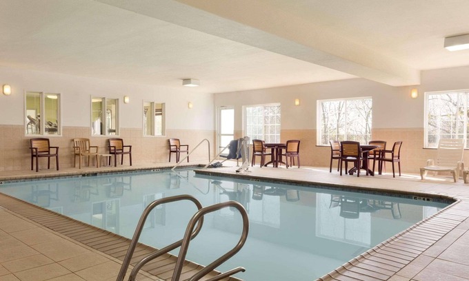 Norman Hotel | Country Inn & Suites by Radisson, Norman near University
