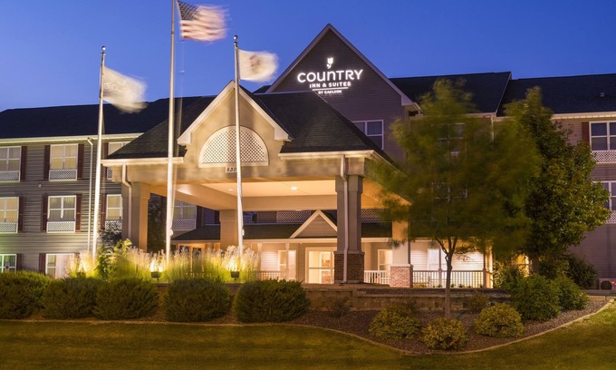 Orange Prairie Hotel | Country Inn & Suites by Radisson, Peoria North, IL