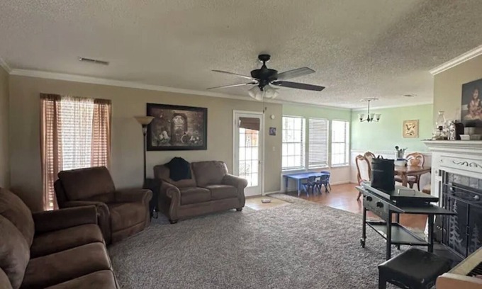 Brushy House | Country Living on 3 Acres!