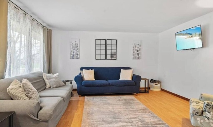 Ledgeview House | Country Ranch - Quick Access Hwy 43