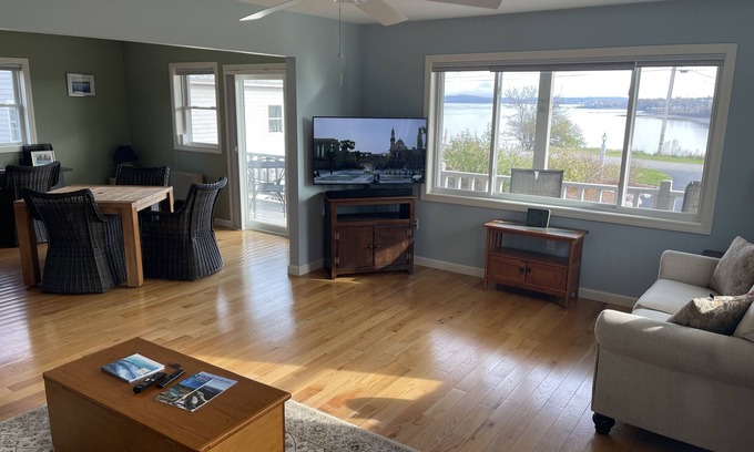 Eastport Apartment | Country retreat with incredible ocean and island views.