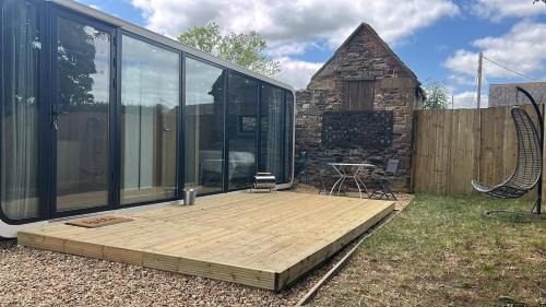 Taunton Apartment | Countryside Chestnut Tree Den