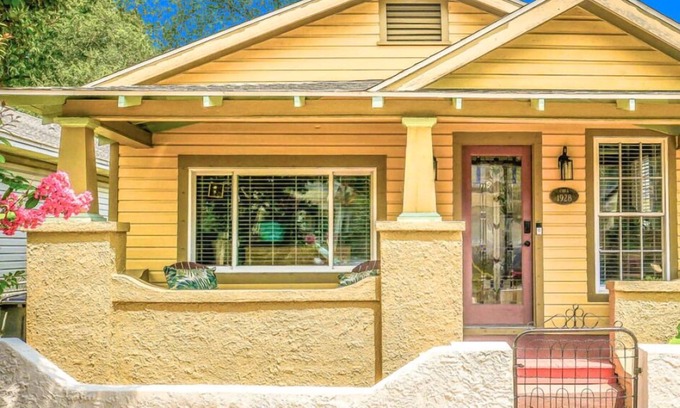 Old East Hill House | Couples' Cozy BoHo Haven: Downtown & Beach Bliss