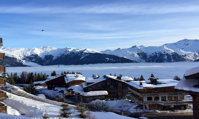 Courchevel Apartment | Courchevel 1850, 2-3 people, in the heart of the resort, ski-in ski-out