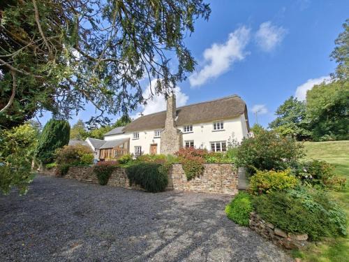Chittlehampton House | Court
