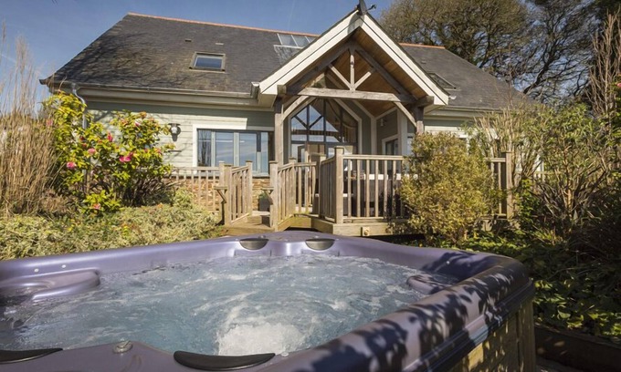 Bugford Cottage | COURT LODGE, HILLFIELD VILLAGE, family friendly in Dartmouth
