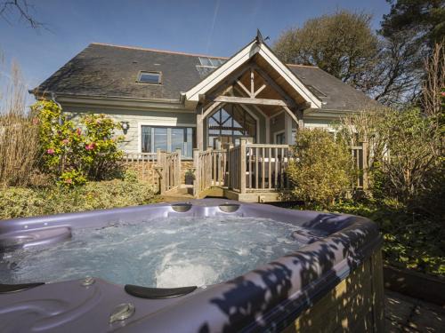 Bugford House | Court Lodge, Hillfield Village