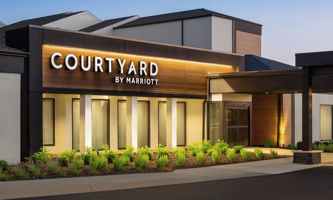 Mendota Heights Hotel | Courtyard by Marriott Minneapolis-St. Paul Airport