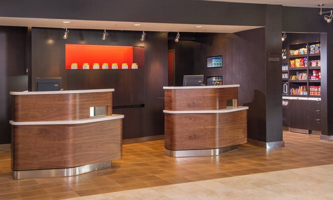 Richmond Hotel | Courtyard by Marriott Richmond West