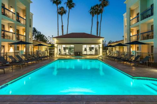 Palm Springs Hotel | Courtyard by Marriott Palm Springs