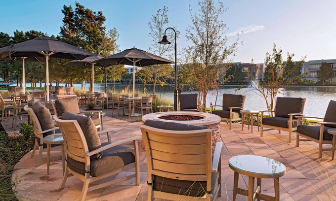 Sugar Land Hotel | Courtyard by Marriott Houston Sugar Land/Lake Pointe