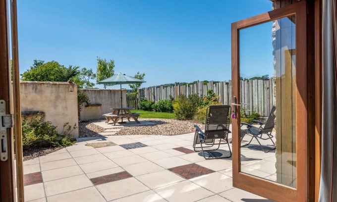 West Compton House | Courtyard Cottage - Three Bedroom House, Sleeps 6
