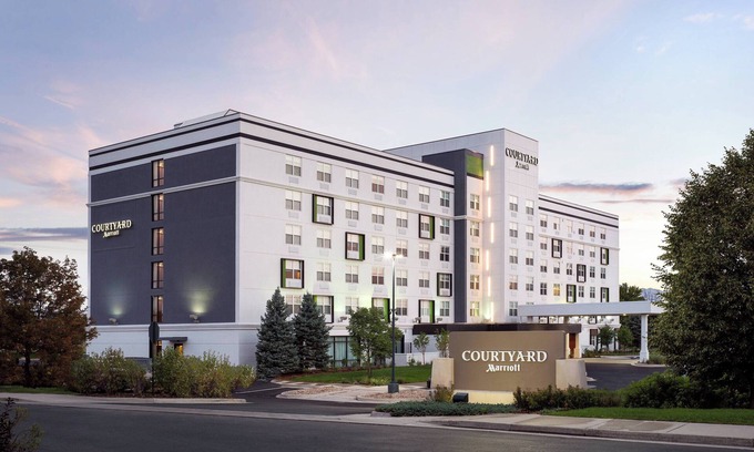 Gateway Hotel | Courtyard Denver Airport at Gateway Park