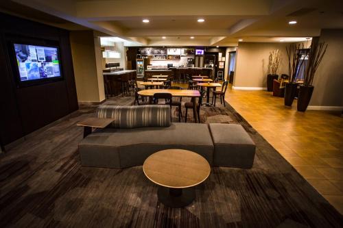 Ellendale Hotel | Courtyard Memphis East/Bill Morris Parkway