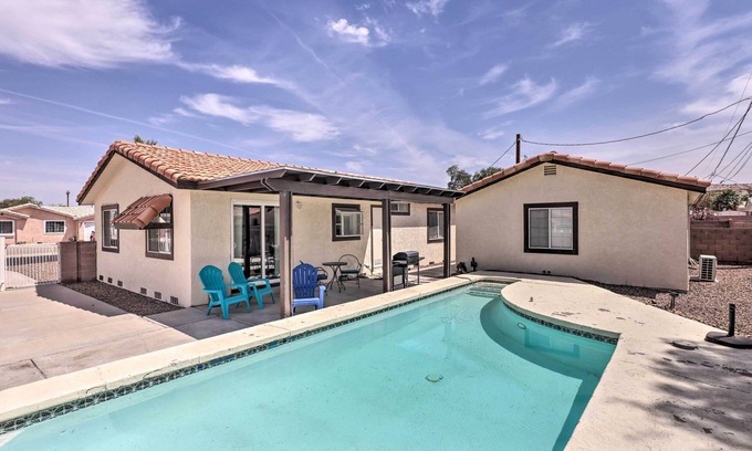 Bullhead City House | Covered Patio & Pool: Family Home in Bullhead City