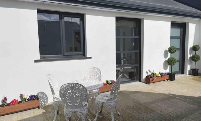 Lisnagunogue Apartment | Cowan Cottage