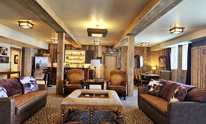 Miles City Villa | Cowboy Lodge Downtown
