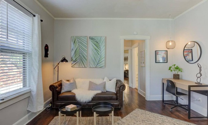 Cooper-Young Historic District House | Cox A · Memorable Nomad Haven! Walk to Cooper Young`s Best