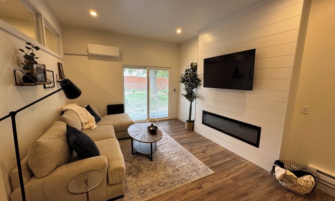 Rapid City Apartment | Cozy 1-bed apartment in lovely Rapid City with AC/Heat & large private yard