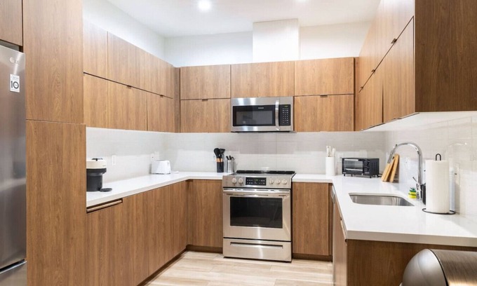 Wilshire Center Apartment | Cozy 1 Bed w/Balcony (ID241)