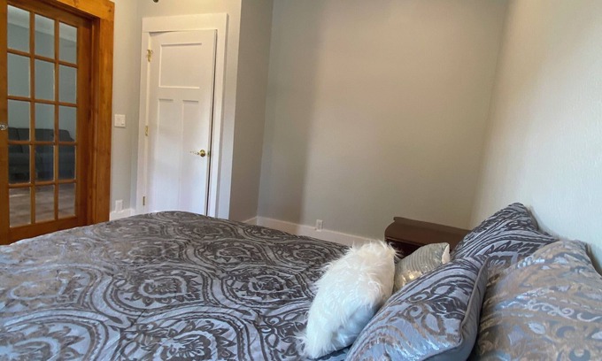 Kirksville Apartment | Cozy 1-bedroom apartment in awesome Kirksville up one long flight of stairs