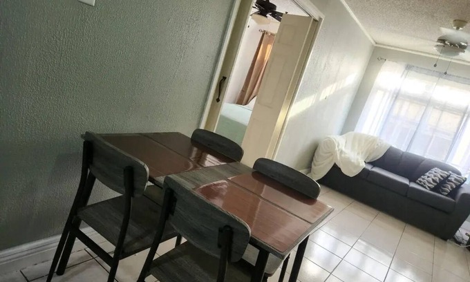 New Kingston Apartment | Cozy 1-bedroom apartment in New Kingston 5 with AC, Wi-Fi